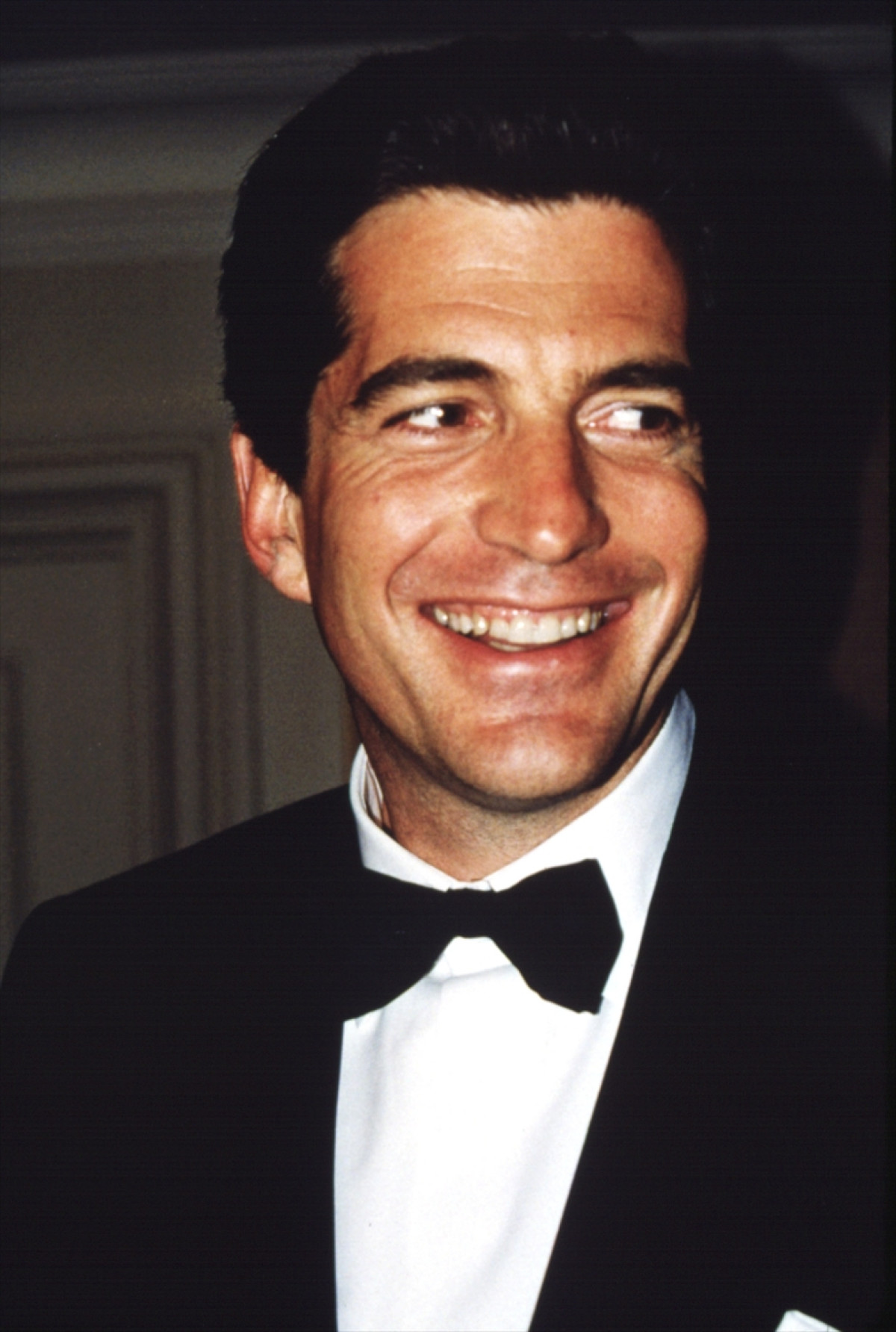 ジョン・F・ケネディ・ジュニアとキャロリンの悲劇　語り継がれる“ケネディ家の呪い”