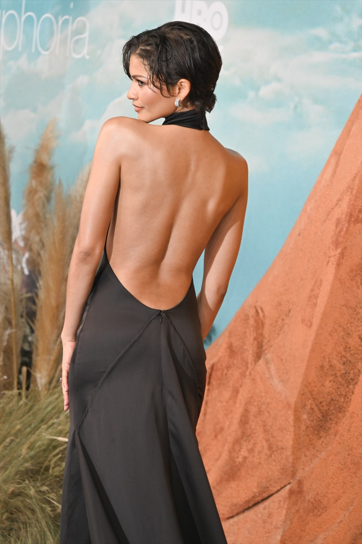 確執疑惑のゼンデイヤとシドニー・スウィーニー、『ユーフォリア』プレミアでお互いを避け噂が過熱