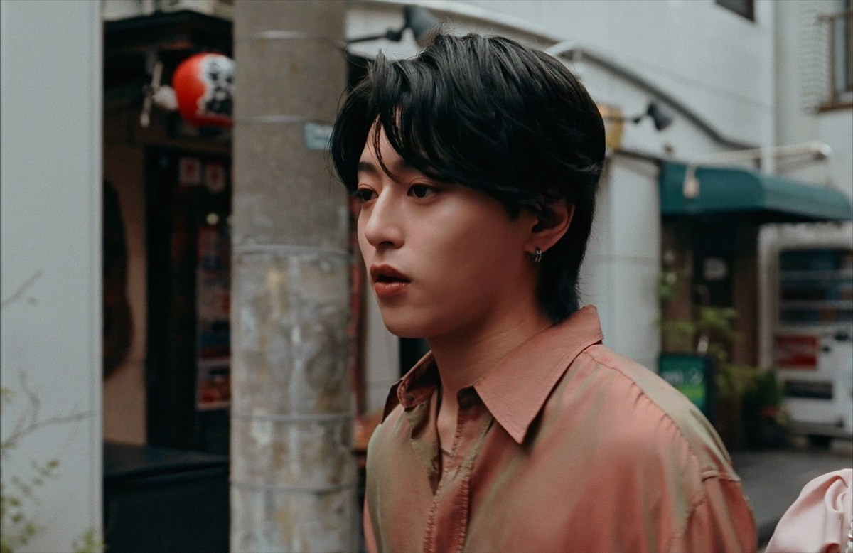 映画『死神バーバー』岡部大、平井亜門ら18名の追加キャストが発表　場面写真も解禁に