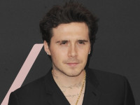 ブルックリン・ベッカム、不仲の家族への皮肉を込めたタトゥーを入れる