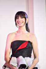 アン・ハサウェイ、映画『プラダを着た悪魔２』来日スペシャルイベントに登場