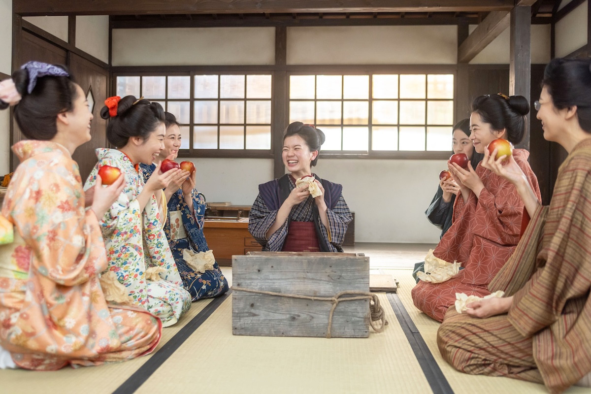 『風、薫る』「しゃんとしなさい！」バーンズ先生登場にネット騒然「現代版ロッテンマイヤーさん？」「ブラックバーン校長みたい」