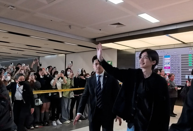 映画『君が最後に遺した歌』のプロモーションで韓国を訪れた道枝駿佑　空港の様子