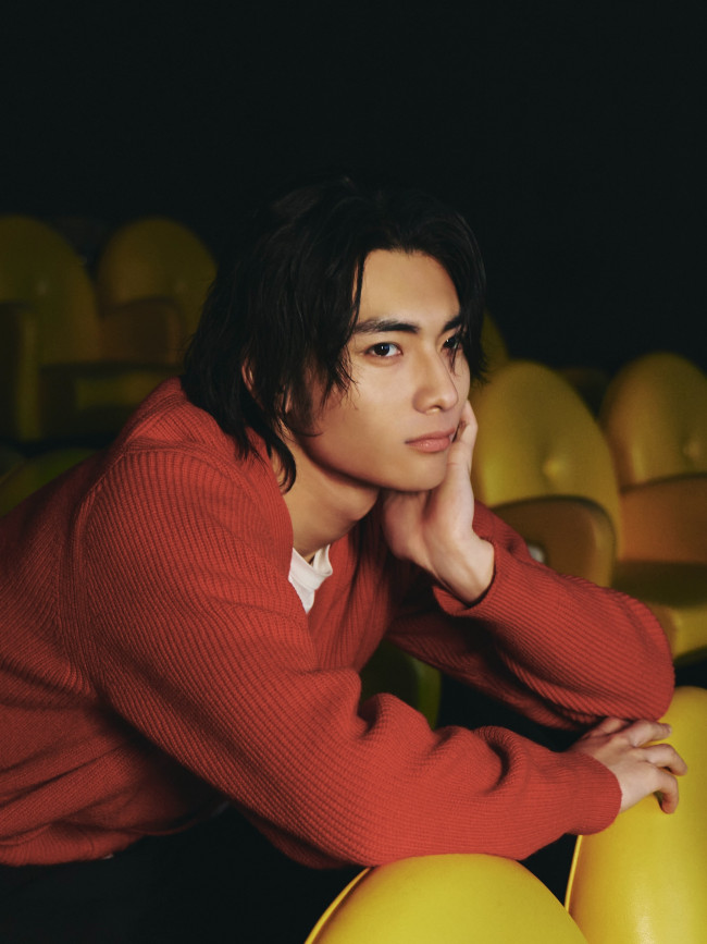 写真）ゲンジブ・武藤潤の「変幻⾃在の美」さく裂！ 写真集「燕⾶」購