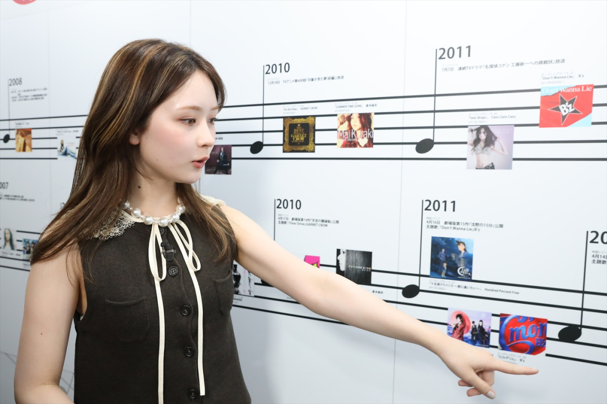 横浜流星＆畑芽育がコナンの歴史に触れる！　TVアニメ「名探偵コナン」展に潜入