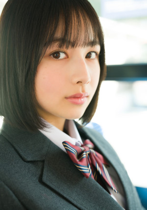 「週刊ヤングジャンプ」20号の新企画「YJブルーム」に中川日葵が登場