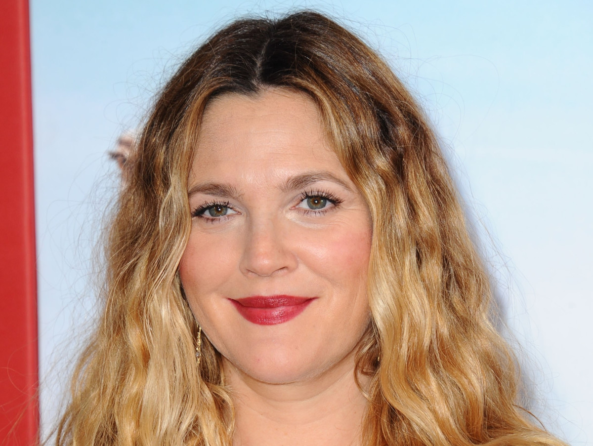 ドリュー・バリモア、産後の体型変化に涙で共感　帝王切開の経験語る