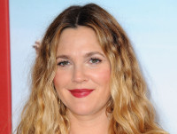 ドリュー・バリモア、産後の体型変化に涙で共感　帝王切開の経験語る