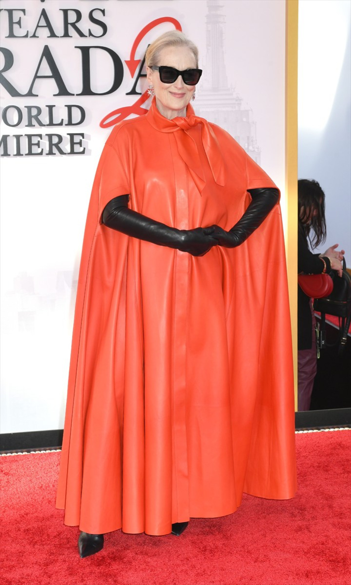 メリル・ストリープ、エミリー・ブラントのドレスを『プラダを着た悪魔』ミランダ風にチェックする姿が話題