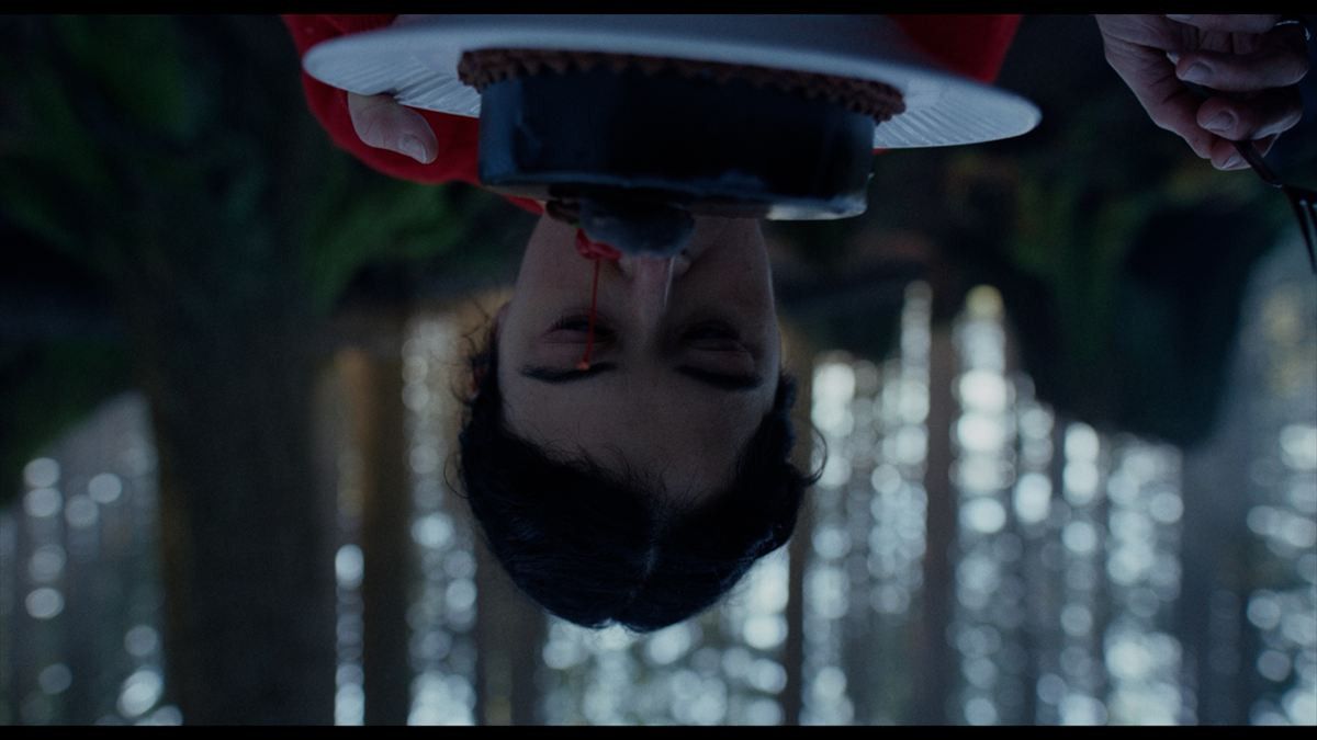 オズグッド・パーキンス監督×NEON『キーパー』ご近所さんのゴミ袋に女性の遺体!?　本編映像＆場面写真解禁