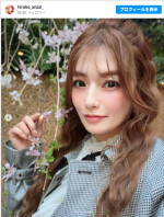 いつまでも美しい！　安西ひろこ47歳、全身ショット　※「安西ひろこ」Instagram