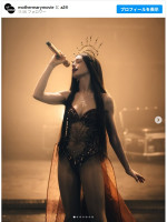 A24『Mother Mary』で歌姫を演じるアン・ハサウェイ　※「A24」Instagram