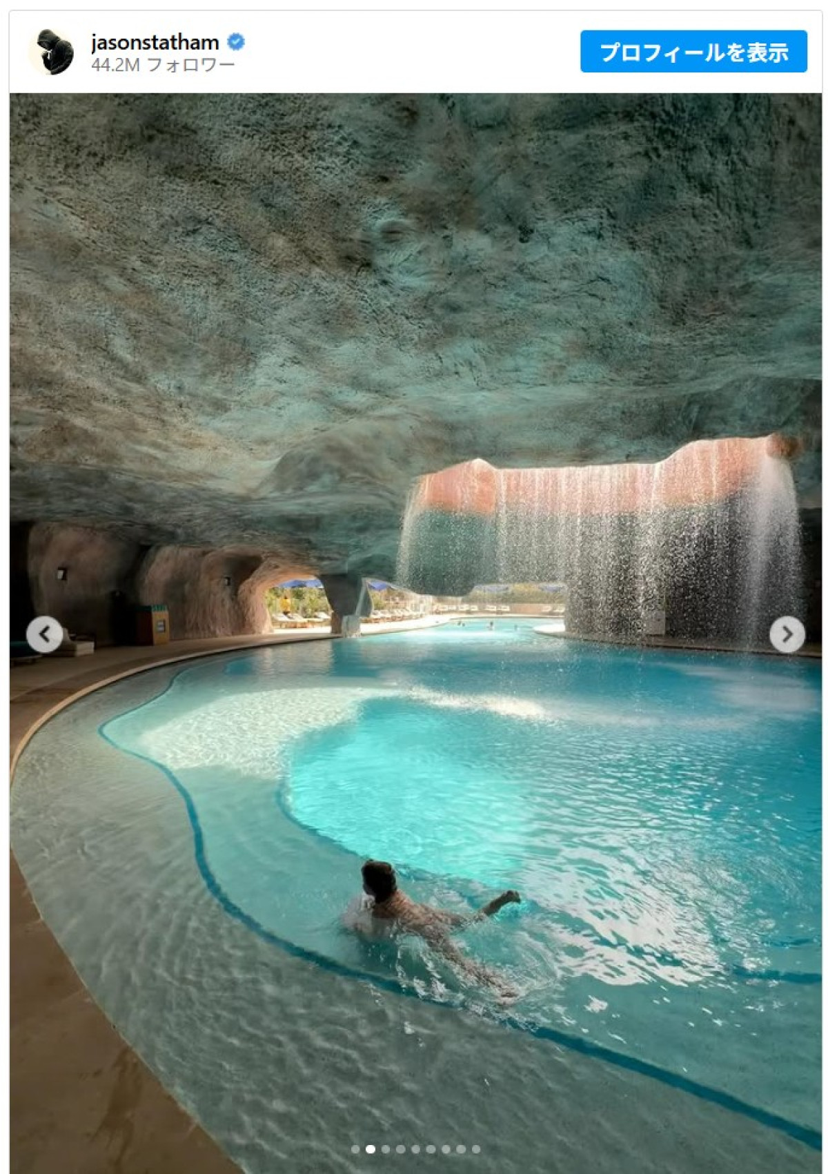 ジェイソン・ステイサム、子どもたちとプールでバカンス　ほほえましい親子ショットをシェア