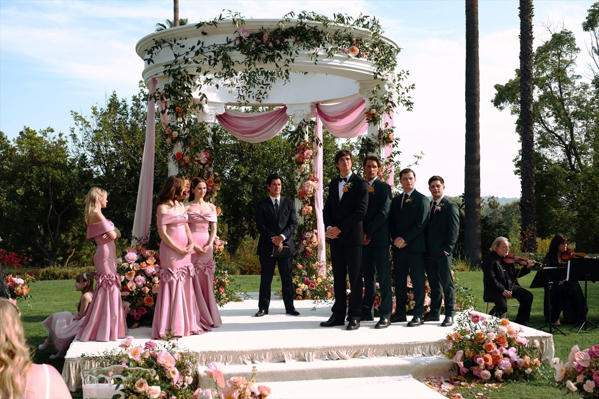 『ユーフォリア』シドニー・スウィーニーのウエディングドレス姿が公開