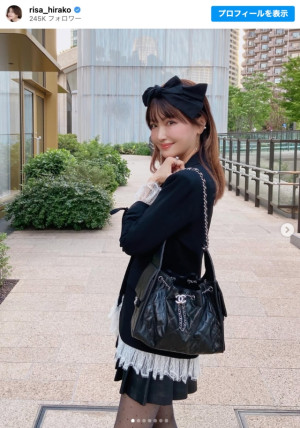 平子理沙、美脚際立つミニ丈コーデ　※「平子理沙」Instagram