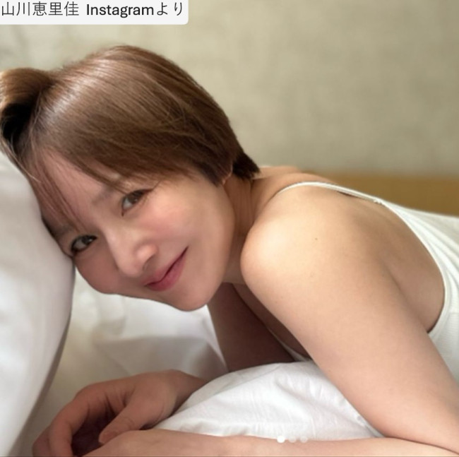 山川恵里佳、ソロショット　※「山川恵里佳」Instagram