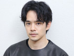 映画『もし高校野球の女子マネージャーがドラッカーの「マネジメント」を読んだら』柏木次郎役の池松壮亮（2023年撮影）