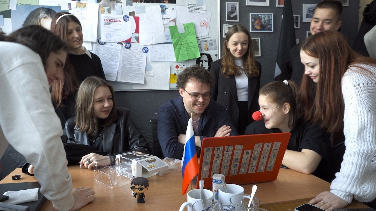 ロシアの愛国教育を映す衝撃作　アカデミー賞受賞『プーチンの愛国教室』10.3公開＆ビジュアル解禁