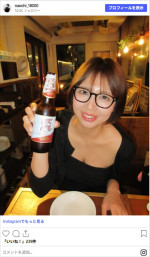 はち切れんばかり…！　身長インパチ女子のタイトなポロシャツ姿　※「大崎菜緒」Instagram