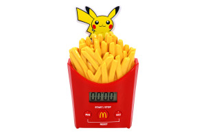 ポケモン×「マクドナルド」オトクな夏バッグ発売へ！　ピカチュウのポテトタイマーなどがセットに