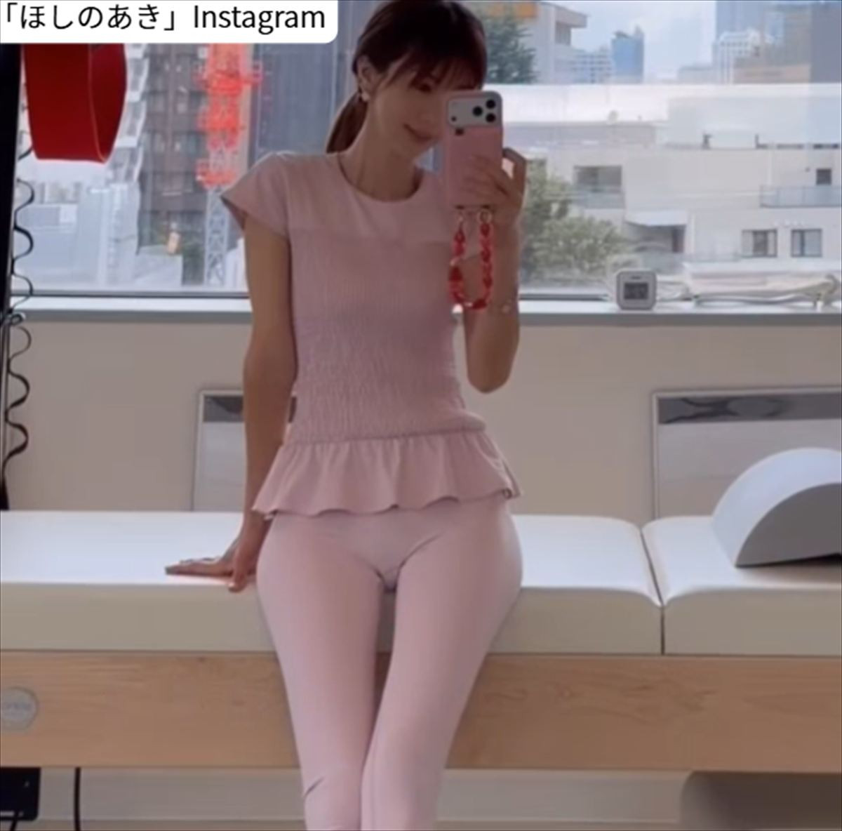 ほしのあき、ソロショット　※「ほしのあき」Instagram