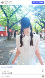 佐々木沙羅、おさげ髪がかわいい　※「佐々木沙羅」Instagram