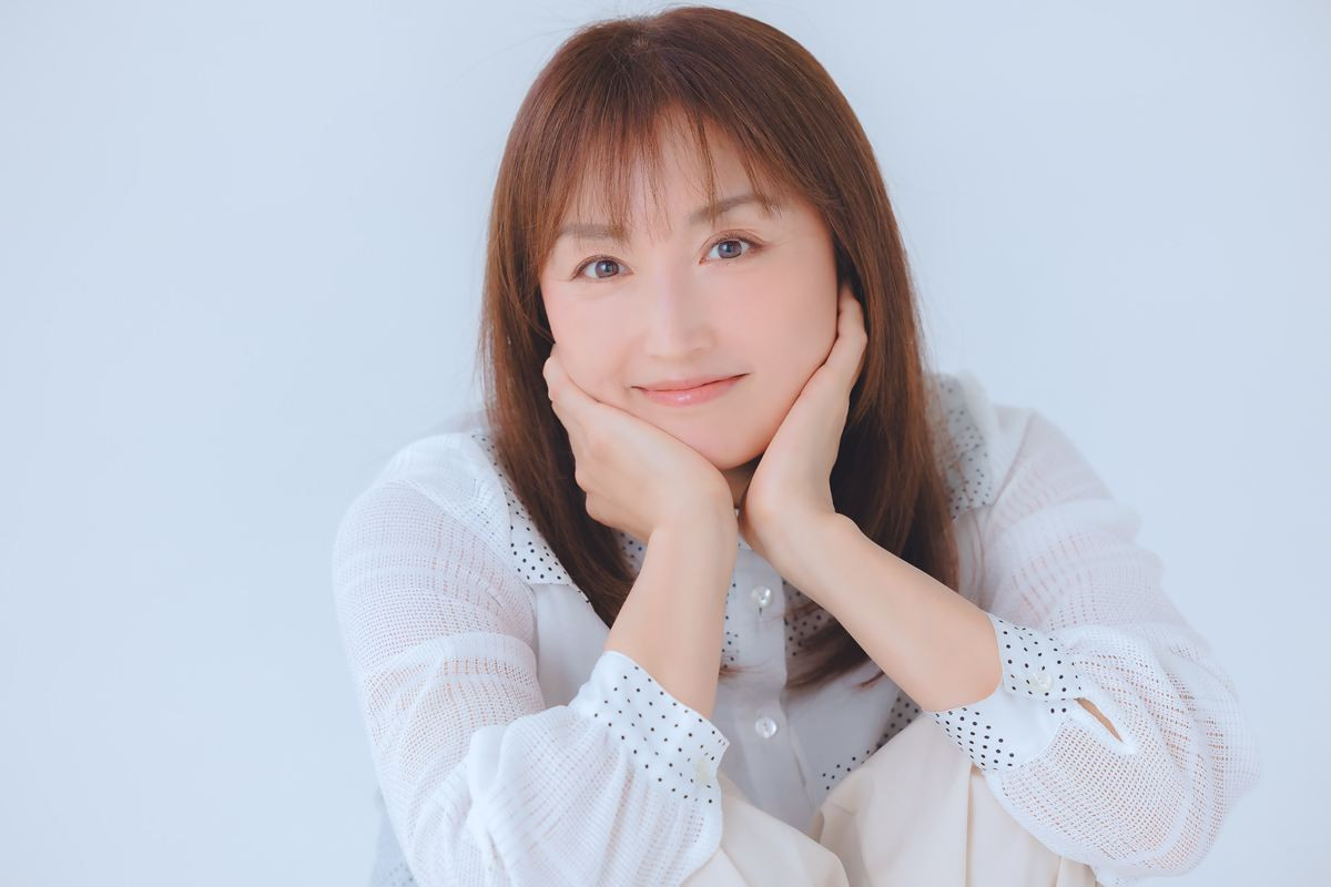 井上晴美51歳、“可愛いアイドル”に憧れも“グラビア路線”に――芸能生活35年を赤裸々に語る　27年ぶりに写真集発売