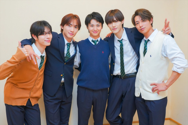 ドラマ『修学旅行で仲良くないグループに入りました２』に出演する（左から）福田歩汰、桜木雅哉、藤本洸大、簡秀吉、清水海李
