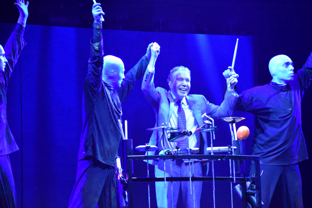 鈴木愛理「まさか自分が歌う日が来るとは」　歴史ある『BLUE MAN GROUP』楽曲「I FEEL LOVE」を熱唱