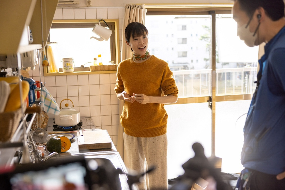 桜井ユキ主演『しあわせは食べて寝て待て〜早春の養生編〜』心和む撮影現場のオフショットが公開