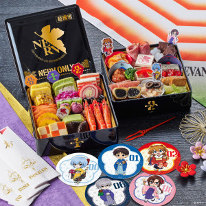 『エヴァンゲリオン』の「おせち」が発売決定！　お正月イラストのコースターなど特典付き