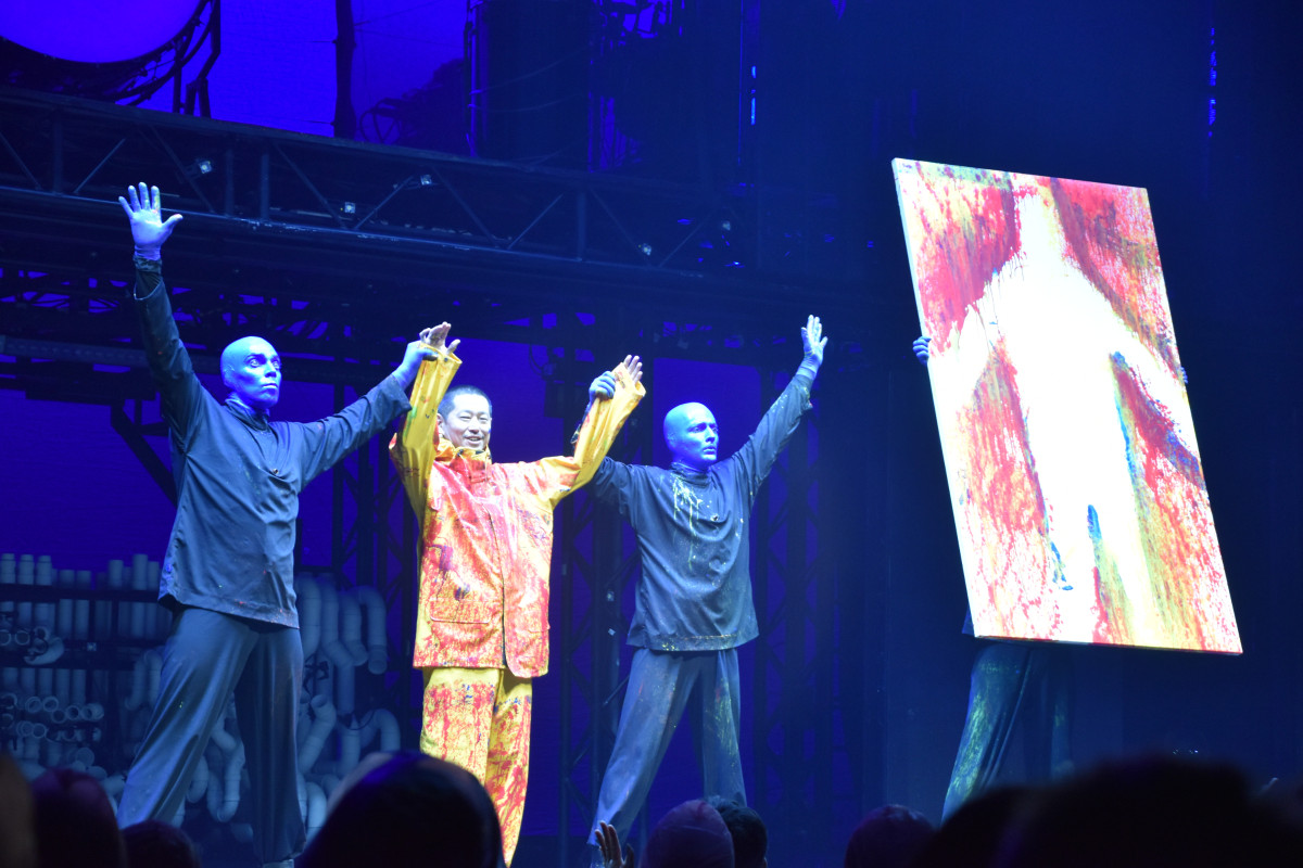 鈴木愛理「まさか自分が歌う日が来るとは」　歴史ある『BLUE MAN GROUP』楽曲「I FEEL LOVE」を熱唱