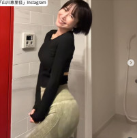 山川恵里佳、ソロショット　※「山川恵里佳」Instagram