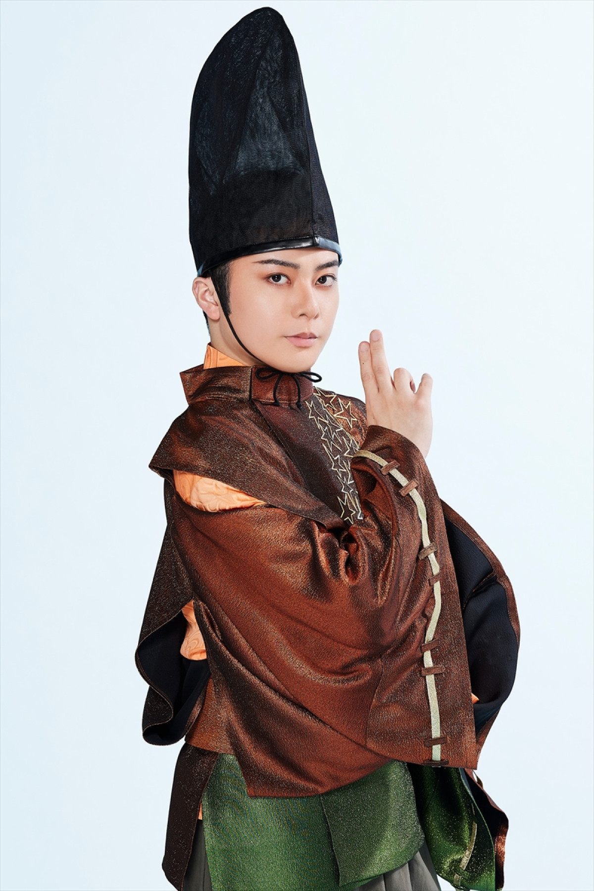 “源義経”尾上松也と“織田信長”北山宏光が鋭い視線で対峙！　舞台『桶狭間の義経』第二弾ビジュアル＆ソロ扮装ビジュアル解禁
