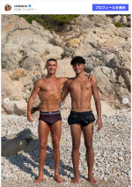 16歳のクリスティアーノ・ロナウド・ジュニア、父とほぼ同じ身長に　※「クリスティアーノ・ロナウド」Instagram