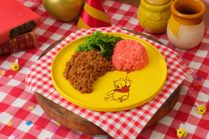 東京＆大阪で『くまのプーさん』100周年記念カフェ開催へ！　「英雄をたたえるケーキセット」が味わえる