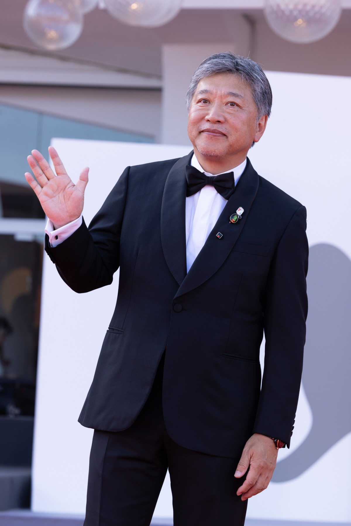 出口夏希＆蒔田彩珠、シックなドレス姿でヴェネチア国際映画祭レッドカーペットに登場