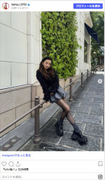 板野友美、黒タイツから細いお御足　※「板野友美」Instagram