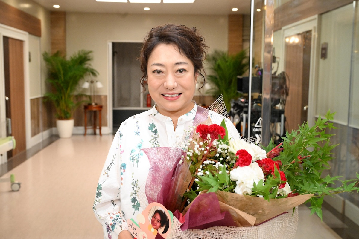 比嘉愛未『ファーストクライ』クランクアップで涙「終わりたくないー！」　松島聡らと4ヵ月駆け抜ける