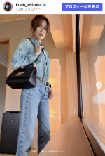 工藤静香、デニムコーデを披露　※「工藤静香」Instagram
