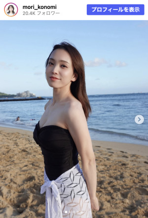 杜このみ、ビーチで佇むオフショット　※「杜このみ」Instagram