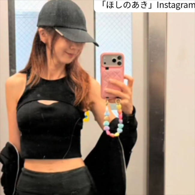 ほしのあき、ソロショット　※「ほしのあき」Instagram