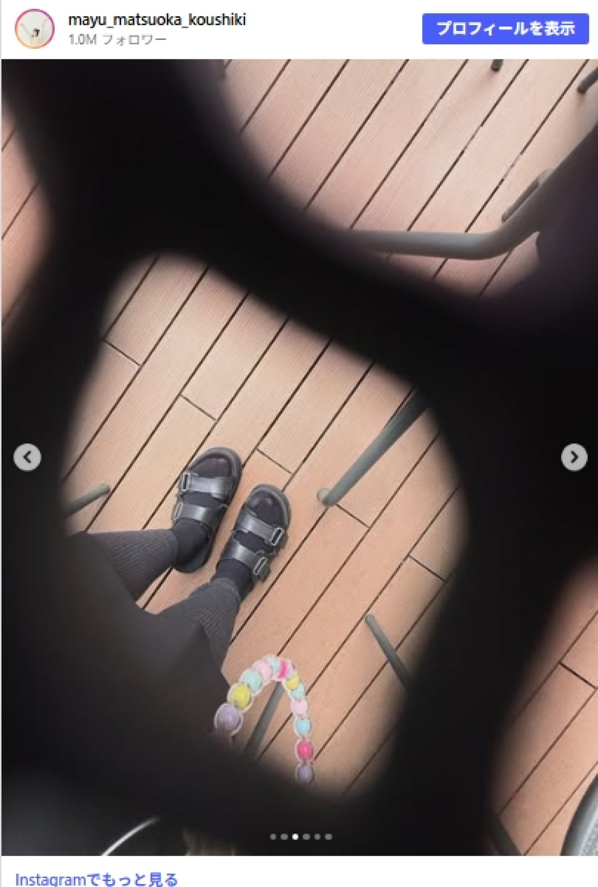 『ダウンタイム』“沼田”松岡茉優、本編とギャップがかわいい　オフショットに「メロい」「見上げる姿かわいすぎ」の声