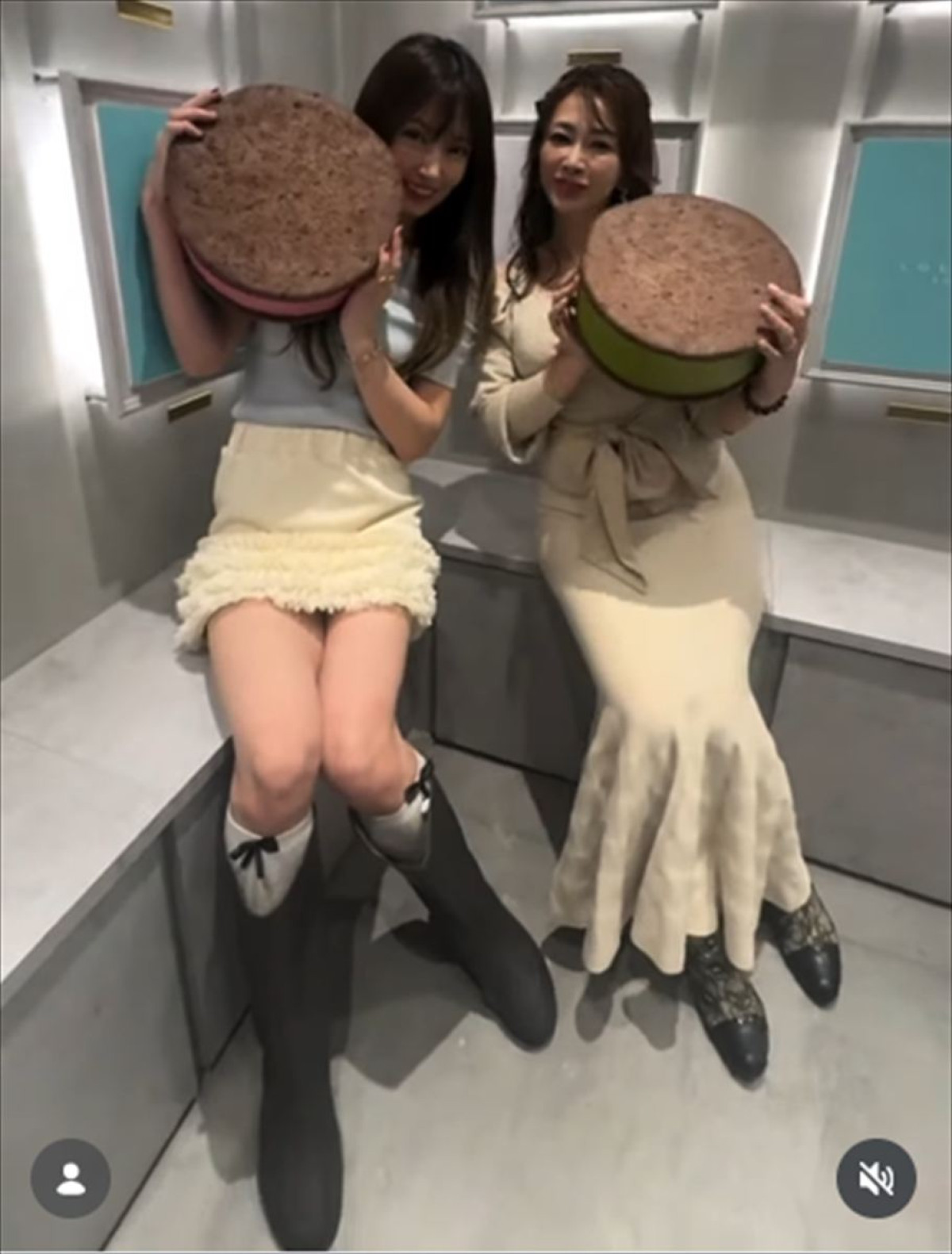 熊田曜子44歳の抜群プロポーションに衝撃　ミニスカで魅力全開「めっちゃ可愛い」