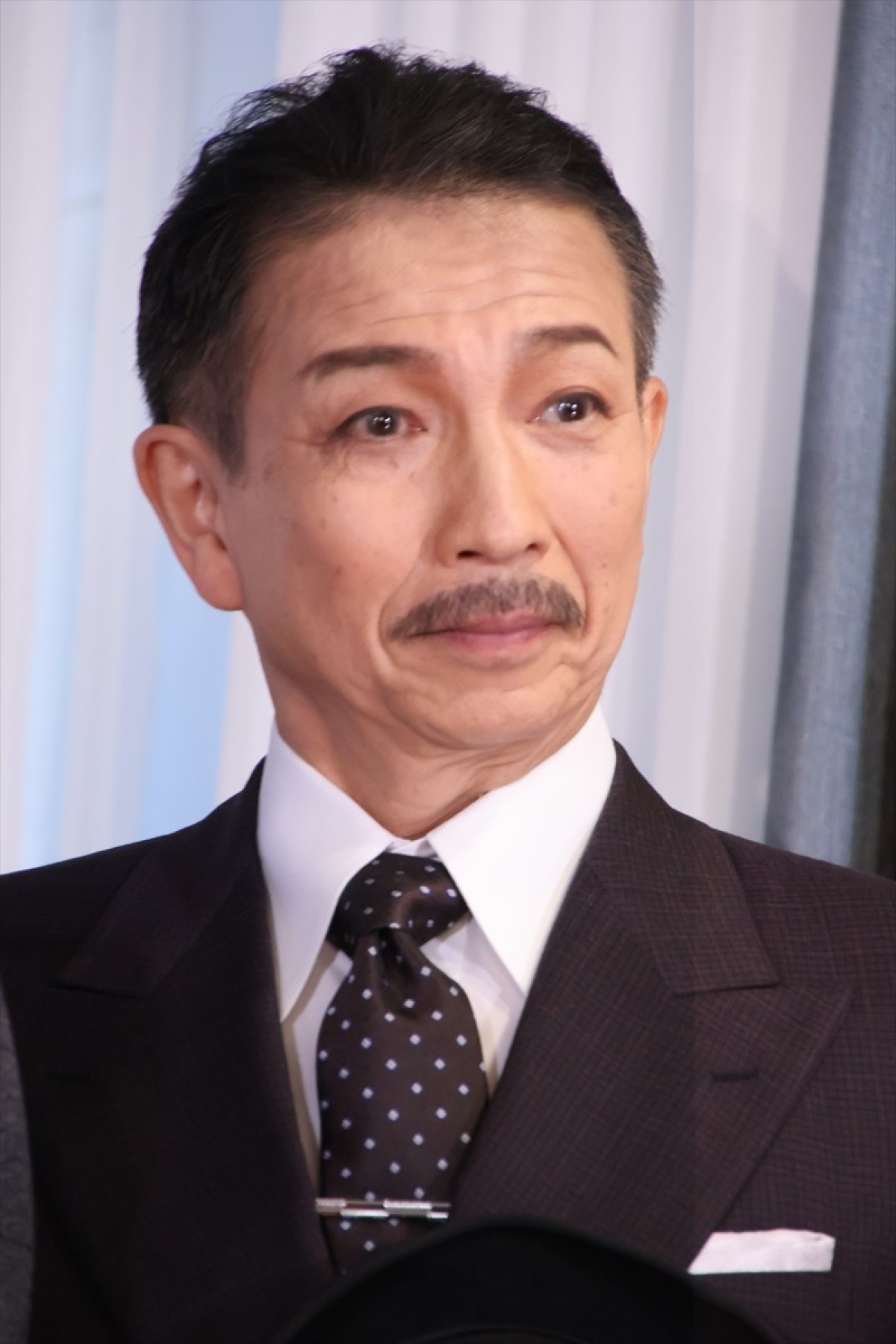 三浦宏規＆上白石萌音、舞台となるランベスでの2ショット公開　巨大パネルに苦笑い