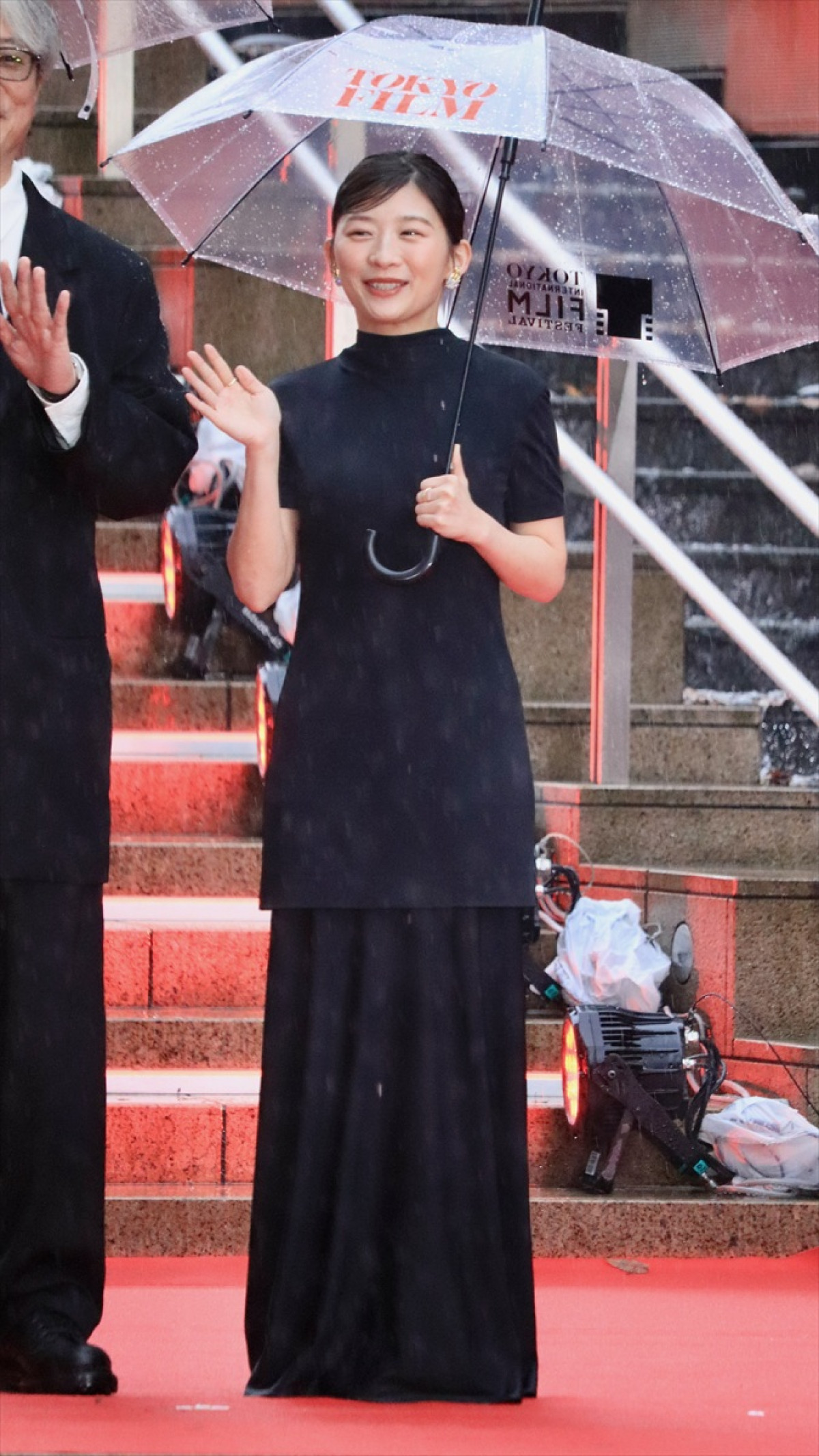 伊藤沙莉、シルエットが美しいオールブラック姿で魅了＜第39回東京国際映画祭＞
