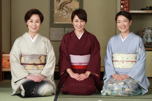 ドラマ『花嫁のれん』第4シリーズ（2015年）より（左から）野際陽子、矢田亜希子、羽田美智子