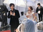 「第39回東京国際映画祭」オープニングレッドカーペットに登場した（左から）松坂桃李、清野菜名
