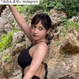 はのんまゆ、ソロショット　※「はのんまゆ」Instagram