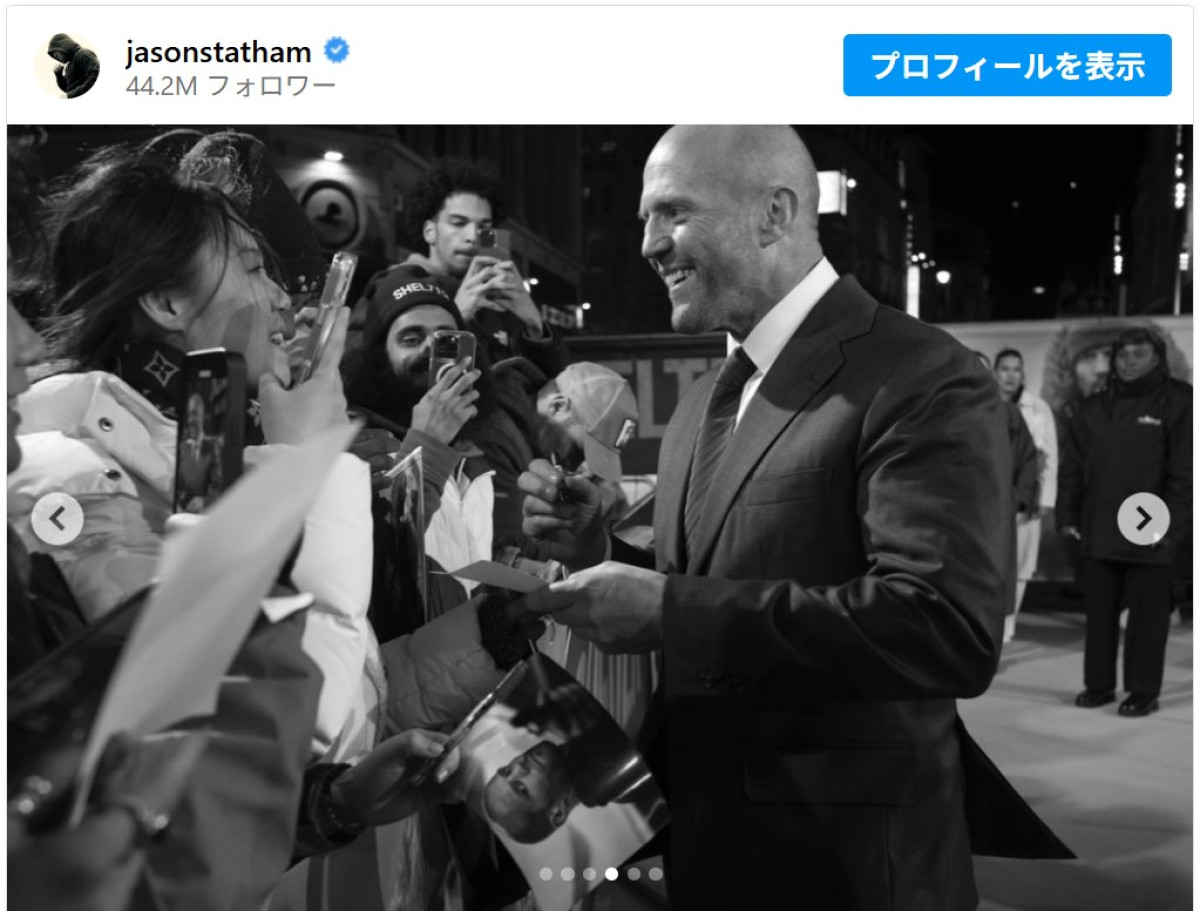 ジェイソン・ステイサムが婚約者と新作プレミアに　「素敵なカップル」2ショットが話題